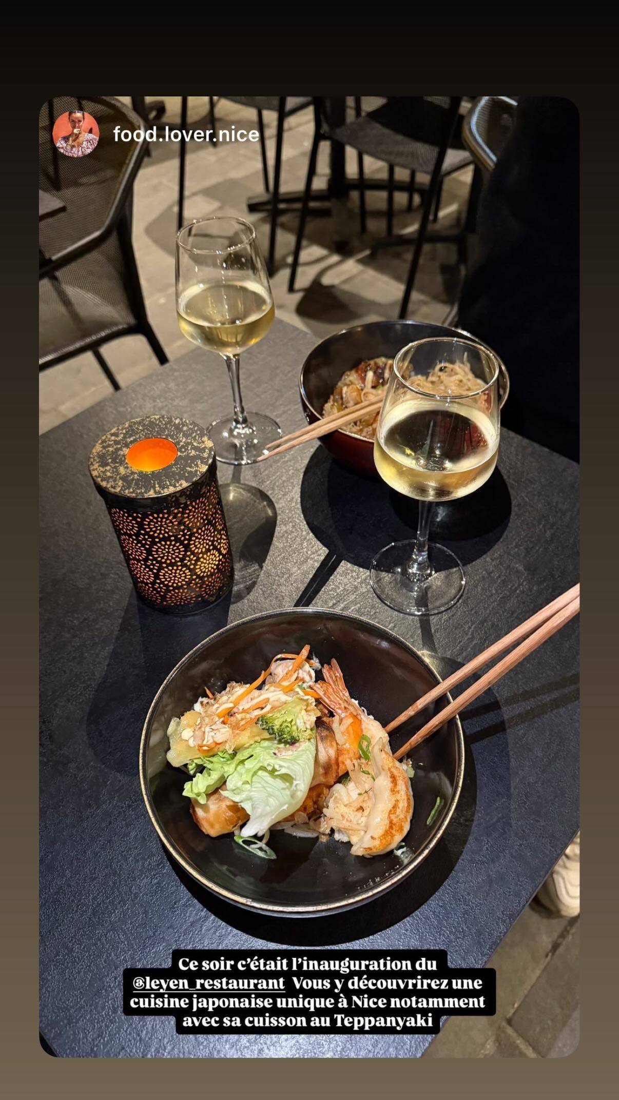 Dîner au restaurant Le Yen Nice avec des plats japonais, des sushis et des boissons.